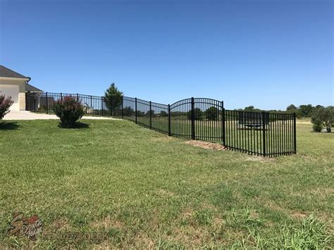 custom metal fence contractors